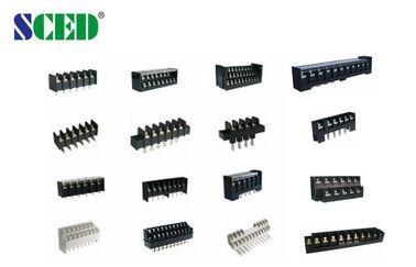M4 برغي أسود كتل طرفية PCB 20A / 300V 9.525mm الملعب UL94-V0 نحاس