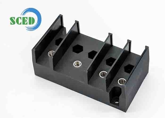 أسود M6 محار PBT الحاجز للكتلة الحاملة 20mm Pitch 25 lbf·in